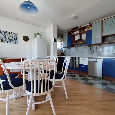 아파트 Tudija Apartment3-west Side Place, 90m2, Big Terrace, Beautiful Front View 트로기르