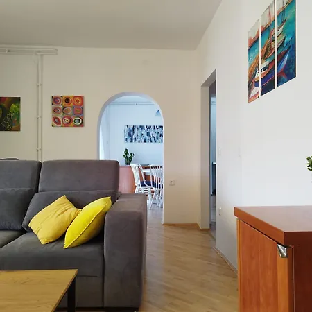 Tudija Apartment3-west Side Place, 90m2, Big Terrace, Beautiful Front View 아파트