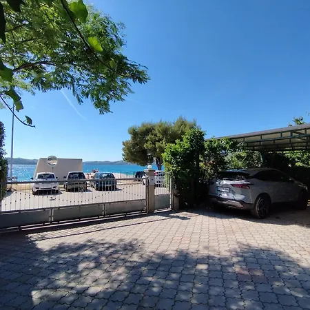 Tudija Apartment3-west Side Place, 90m2, Big Terrace, Beautiful Front View 아파트 *