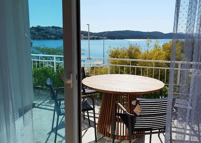 아파트 Tudija Apartment3-west Side Place, 90m2, Big Terrace, Beautiful Front View 트로기르