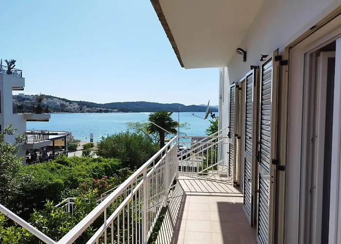 Tudija Apartment3-west Side Place, 90m2, Big Terrace, Beautiful Front View * 트로기르