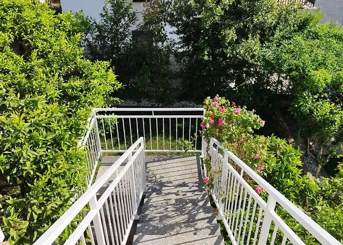 아파트 Tudija Apartment3-west Side Place, 90m2, Big Terrace, Beautiful Front View