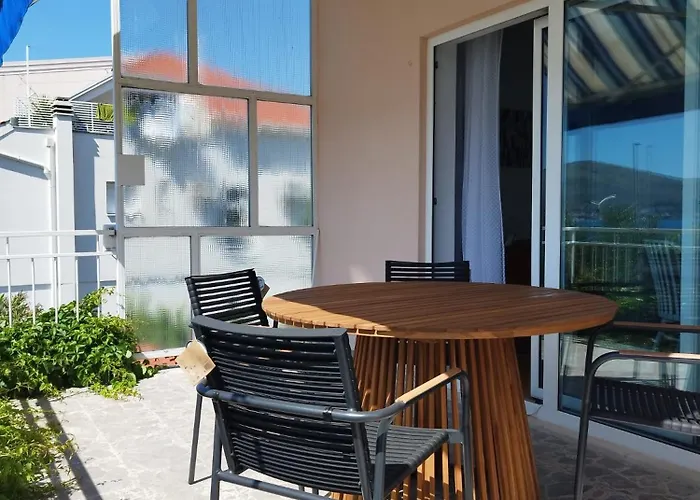 Tudija Apartment3-west Side Place, 90m2, Big Terrace, Beautiful Front View 아파트 *