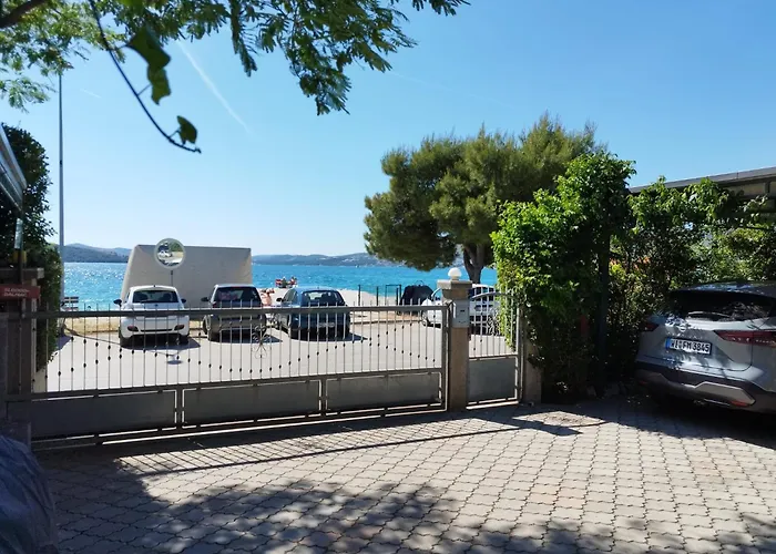Tudija Apartment3-west Side Place, 90m2, Big Terrace, Beautiful Front View * 트로기르