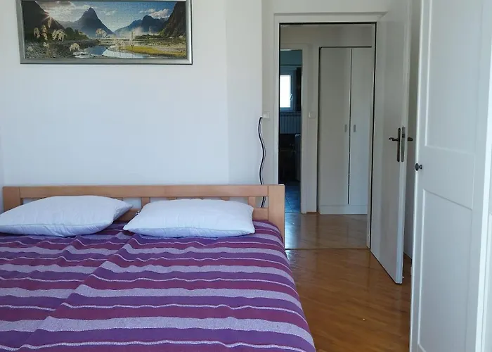 Tudija Apartment3-west Side Place, 90m2, Big Terrace, Beautiful Front View 아파트 트로기르