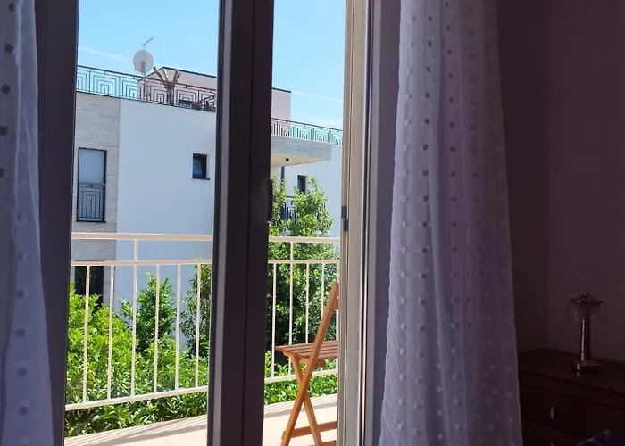 Tudija Apartment3-west Side Place, 90m2, Big Terrace, Beautiful Front View 아파트 트로기르