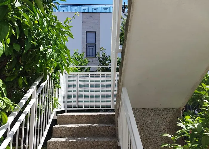 Tudija Apartment3-west Side Place, 90m2, Big Terrace, Beautiful Front View 아파트 *