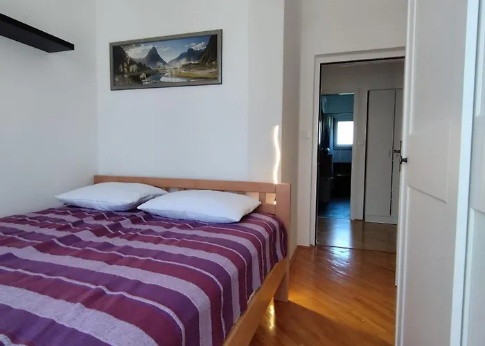 Tudija Apartment3-west Side Place, 90m2, Big Terrace, Beautiful Front View 아파트 트로기르