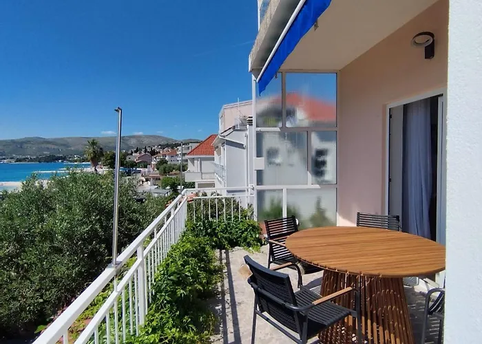 Tudija Apartment3-west Side Place, 90m2, Big Terrace, Beautiful Front View 트로기르