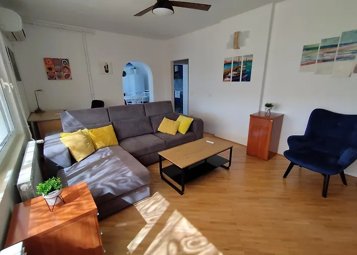아파트 Tudija Apartment3-west Side Place, 90m2, Big Terrace, Beautiful Front View 트로기르