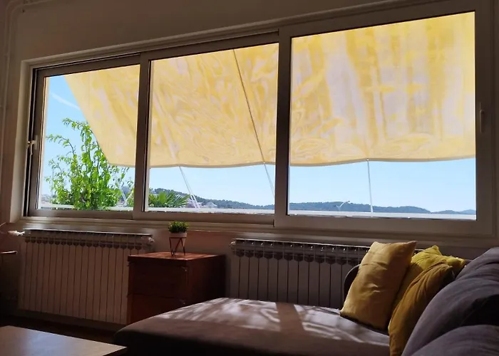 Tudija Apartment3-west Side Place, 90m2, Big Terrace, Beautiful Front View * 트로기르