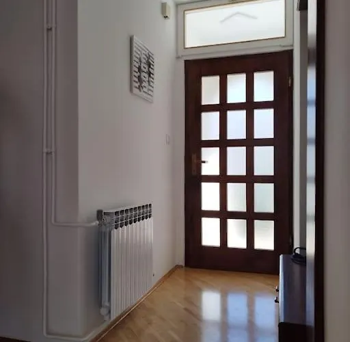 아파트 Tudija Apartment3-west Side Place, 90m2, Big Terrace, Beautiful Front View 트로기르