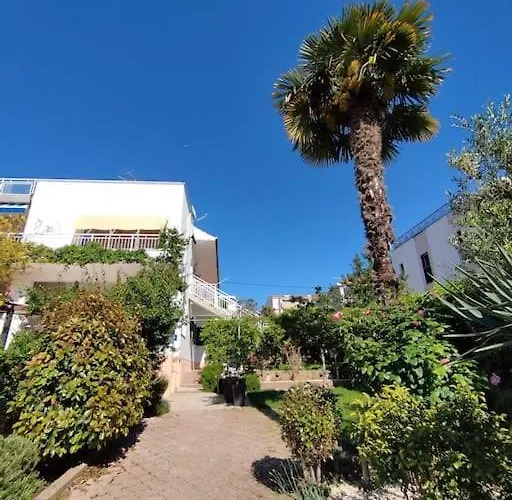 Tudija Apartment3-west Side Place, 90m2, Big Terrace, Beautiful Front View 아파트 트로기르