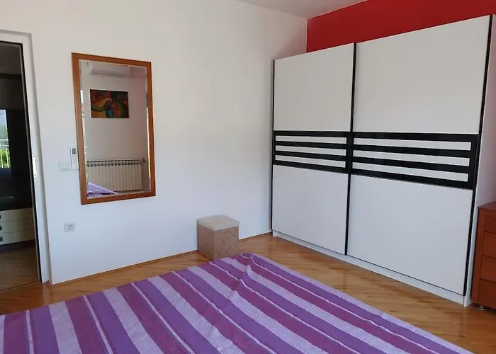 아파트 Tudija Apartment3-west Side Place, 90m2, Big Terrace, Beautiful Front View 트로기르
