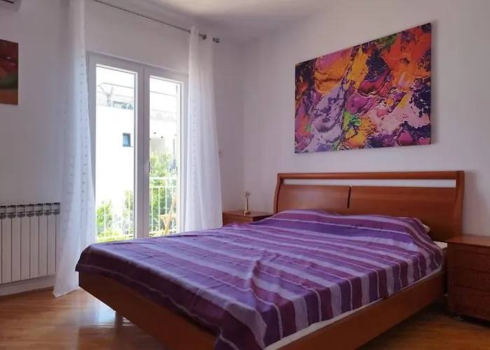Tudija Apartment3-west Side Place, 90m2, Big Terrace, Beautiful Front View * 트로기르